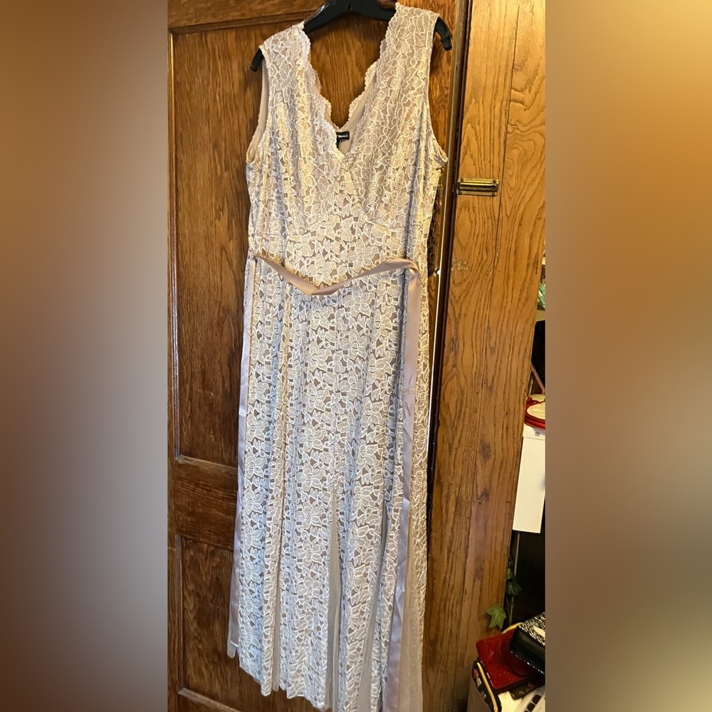 Elegant Lace Women Dress in Cream and gold